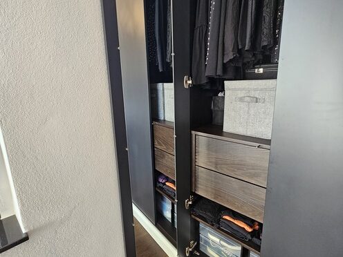 Schrank mit Schubladen innen Schrank mit Schubladen innen