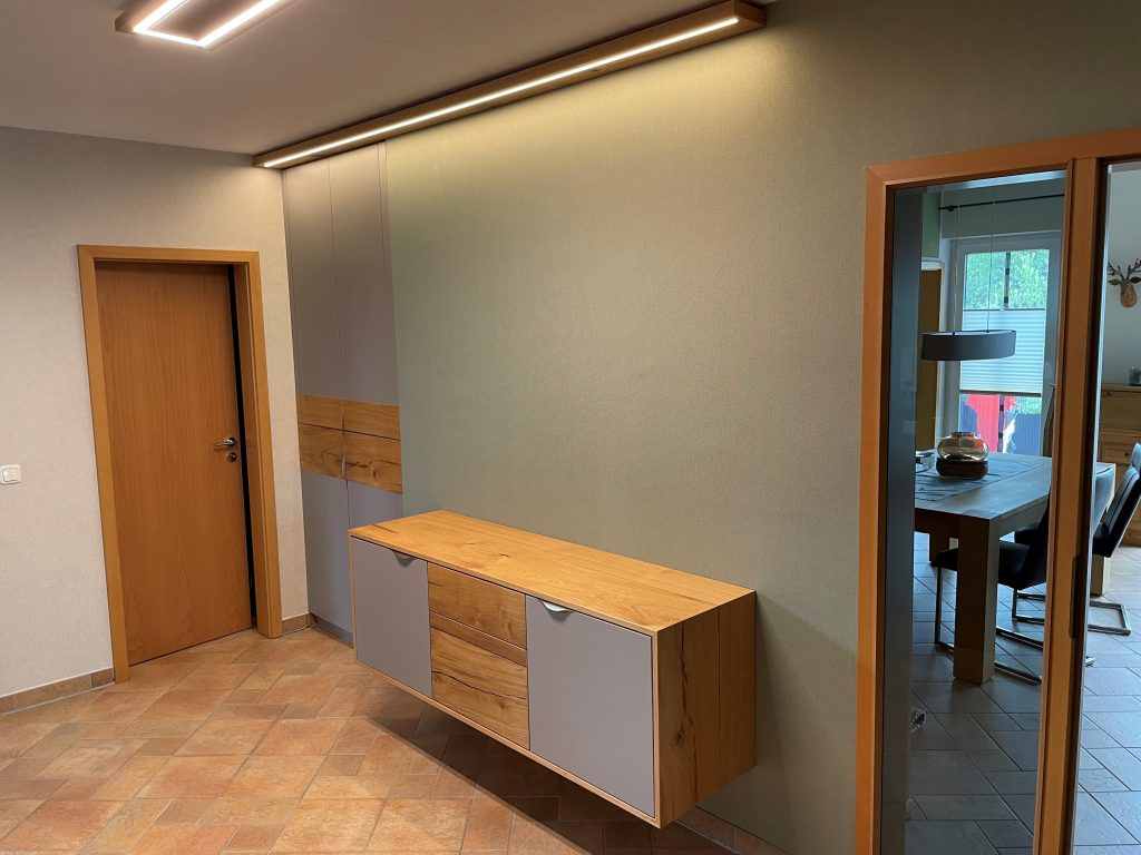 Einbaugarderobe und Kommode