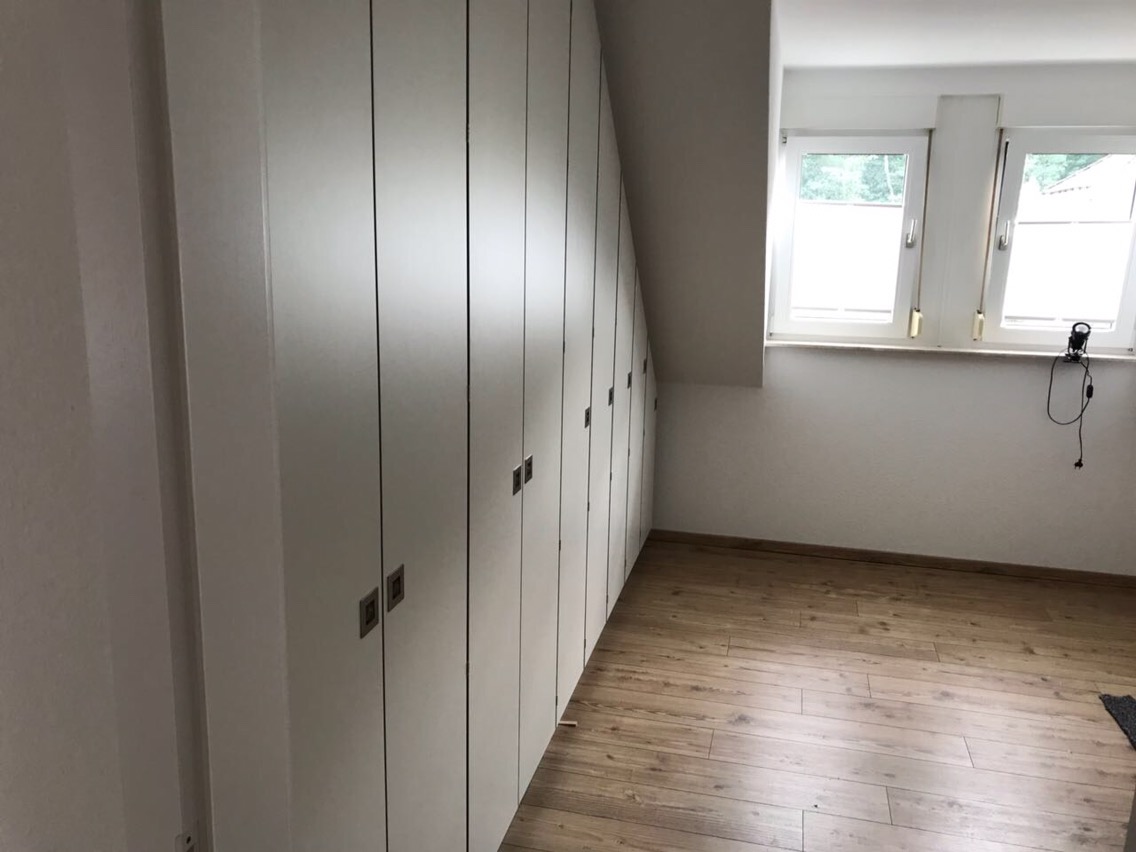 Einbauschrank unter Dachschräge