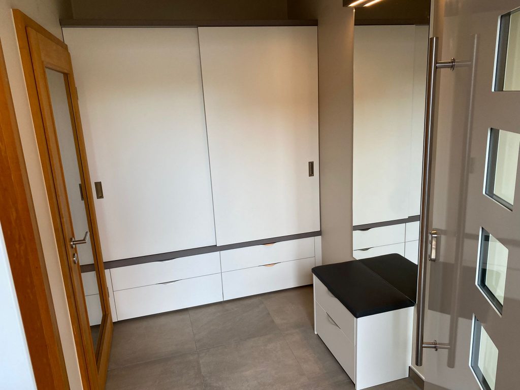 Einbaugarderobe hinter Zimmertür