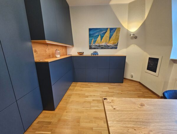 Arbeitszimmer mit Schrankbett. Wo ist es versteckt?