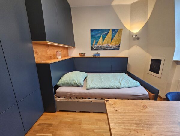 Arbeitszimmer mit Schrankbett