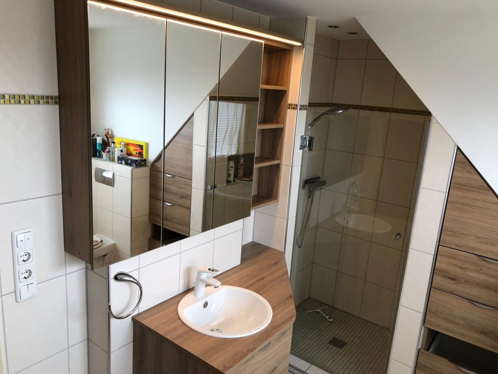 Bad mit Dachschraege