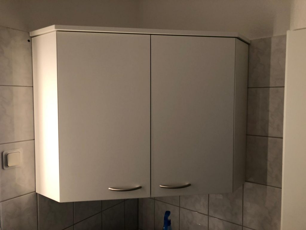 Badschrank Trapezförmig