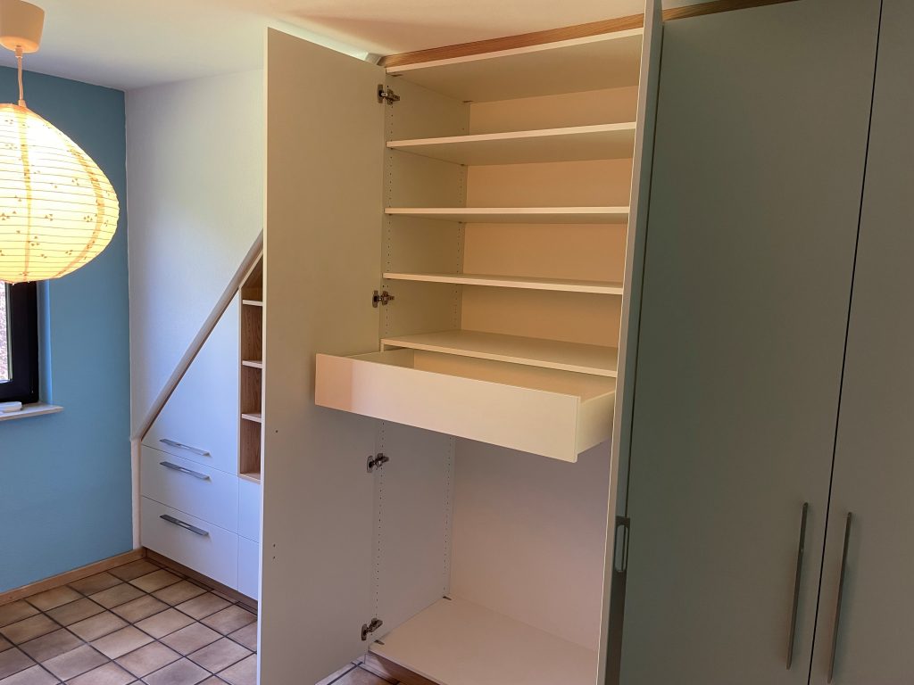 Dachschrägenschrank