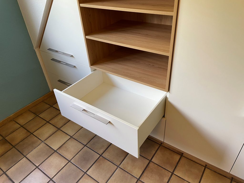Dachschrägenschrank