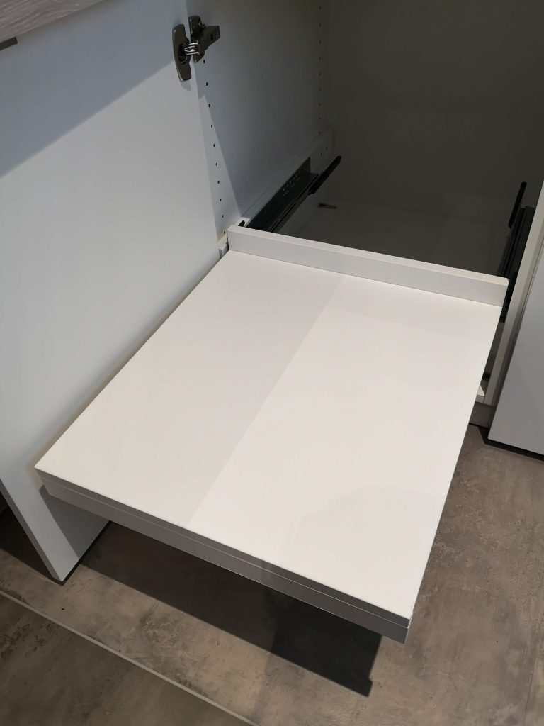 Druckerauszug im Schrank
