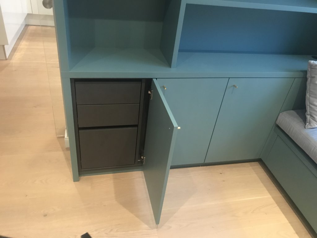Einbaugarderobe mit Schubkästen