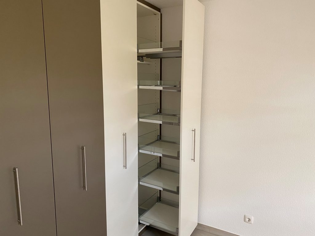 Einbauschrank, Apothekerauszug
