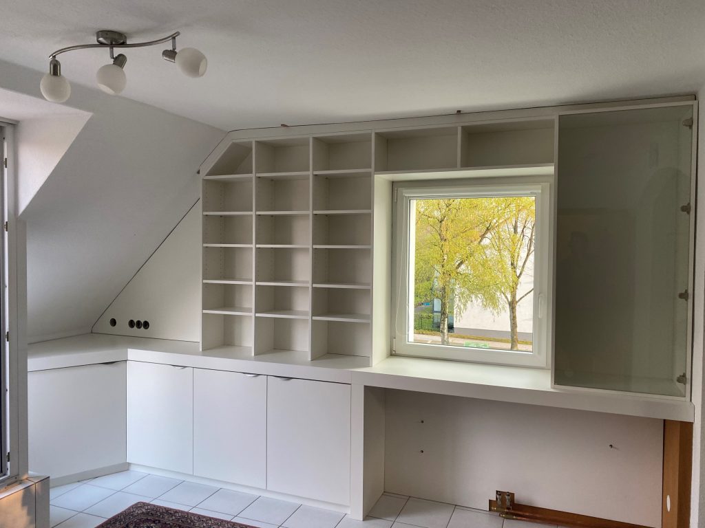 Einbauschrank unter Dachschräge