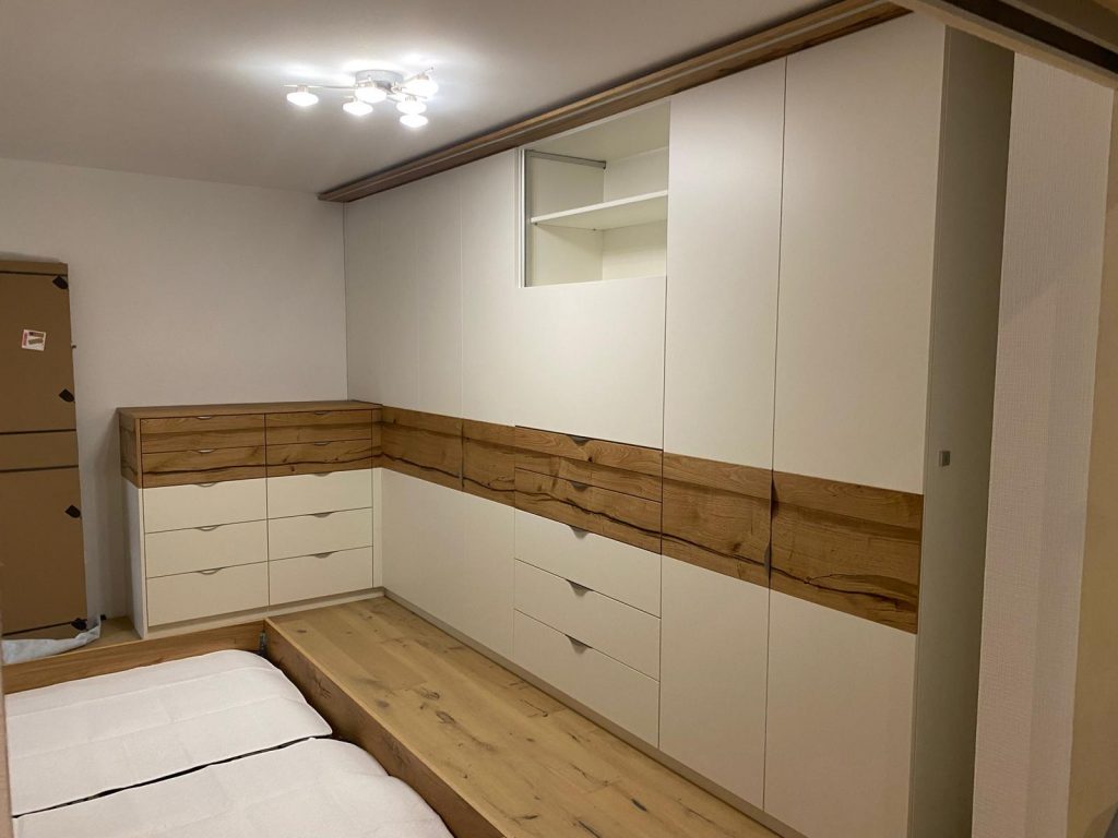 Einbauschrank von Wand bis Wand - weniger putzen