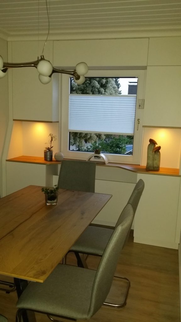 Esszimmer mit Licht