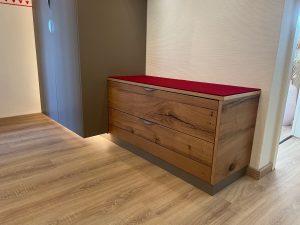 Flur Schubladen als Bank