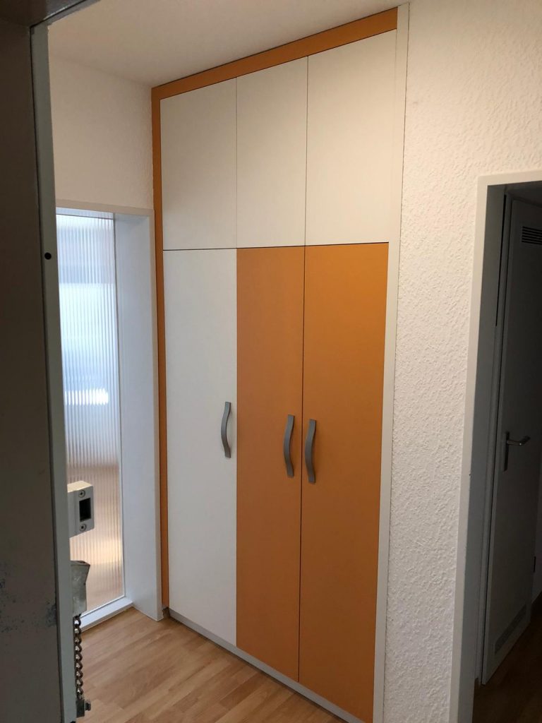Flurschrank mit Garderobe
