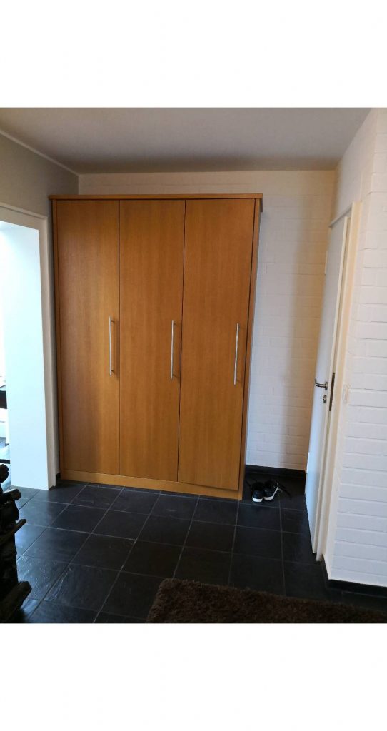 Flurschrank vorher