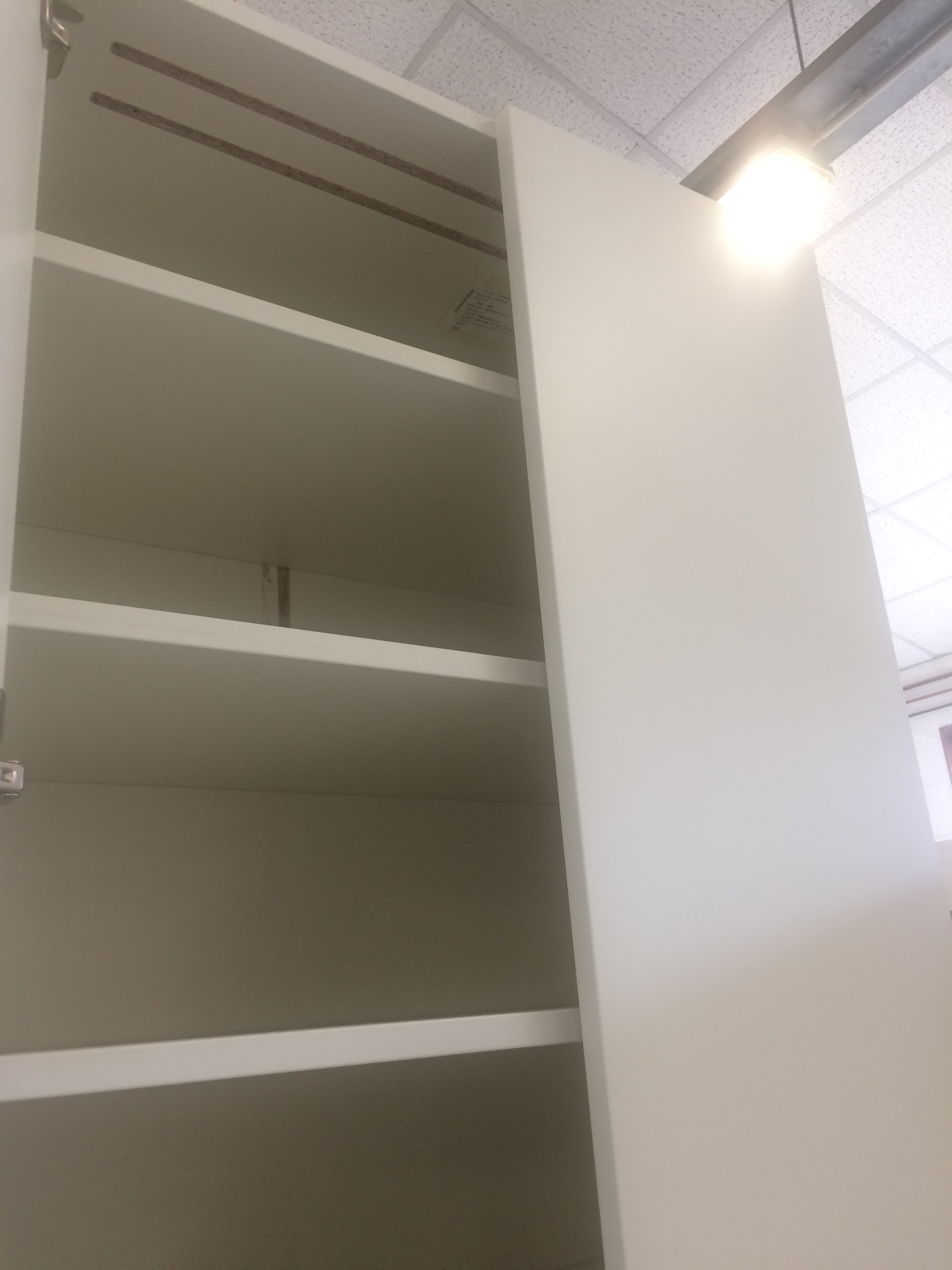 Schuhschrank belüftet