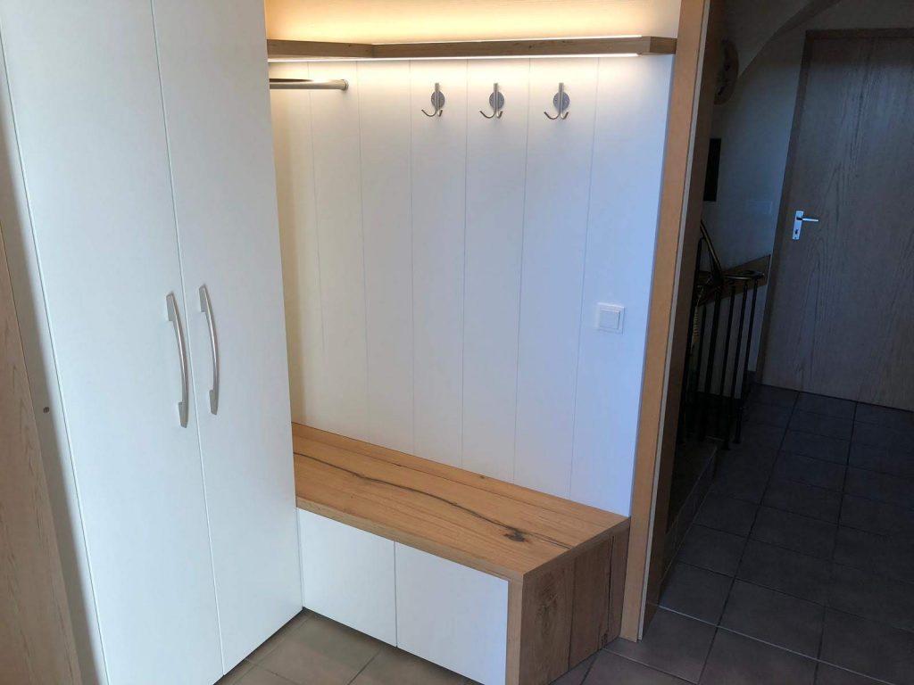 Garderobenschrank