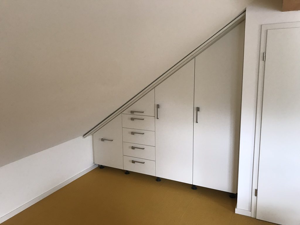 Dachschrägenschrank ausziehbar