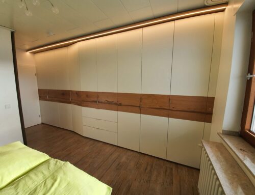 Im Schlafzimmer doch mal den Kleiderschrank verändern?