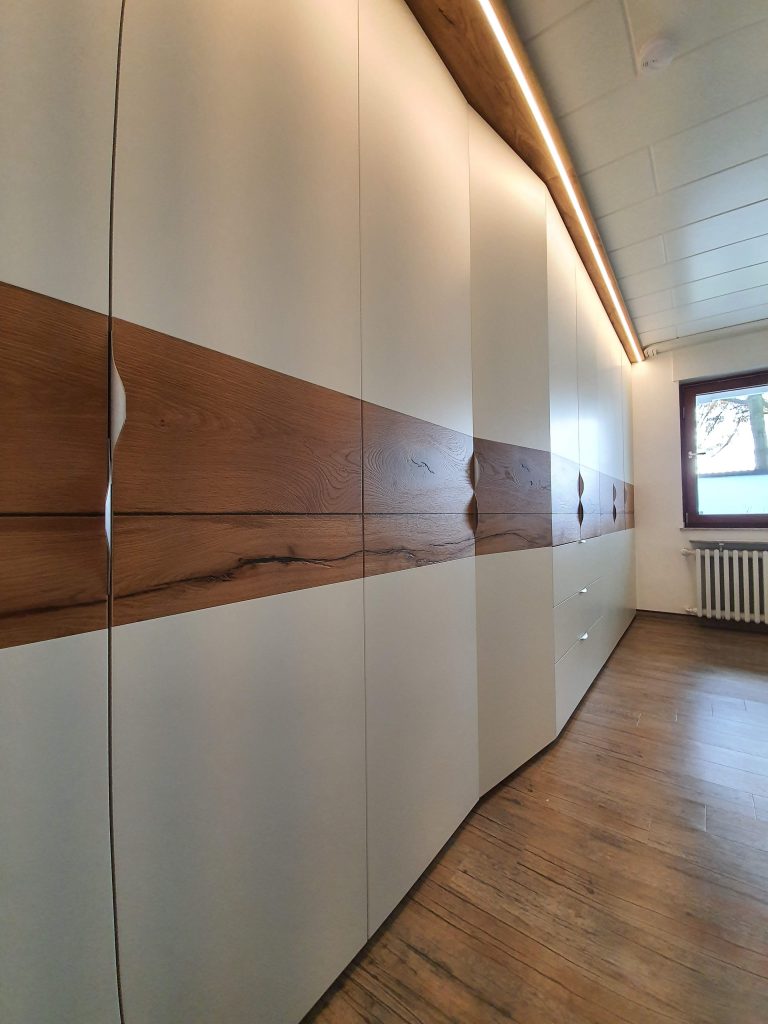 Kleiderschrank