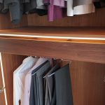 Kleiderschrank Schublade, Massivholz Nussbaum