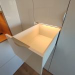Kleiderschrank Schublade, beleuchtet