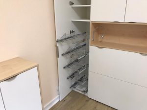 Kleiderschrank Schuhauszüge