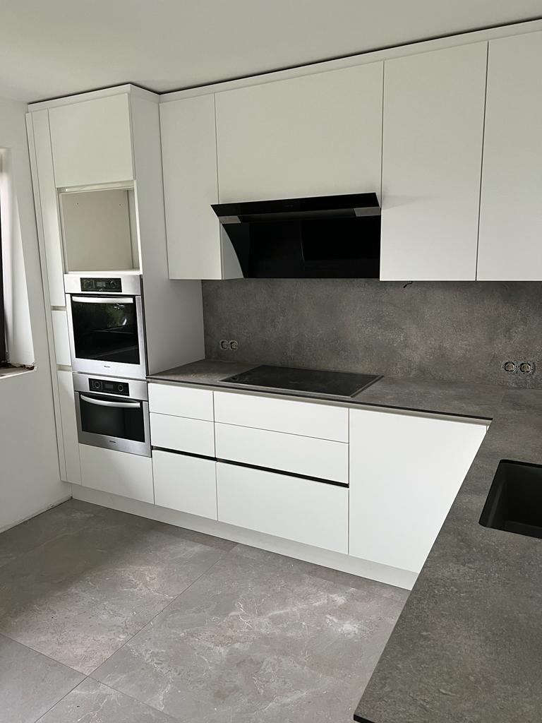 Küchenschränke bis zur Decke 