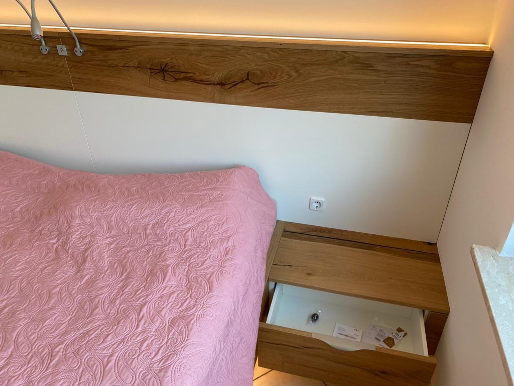 Nachttisch mit Schublade