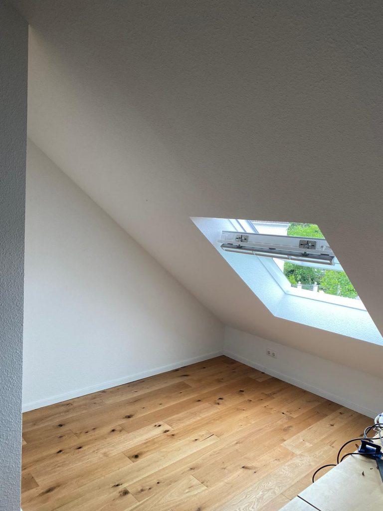 Platz unter Dachschräge