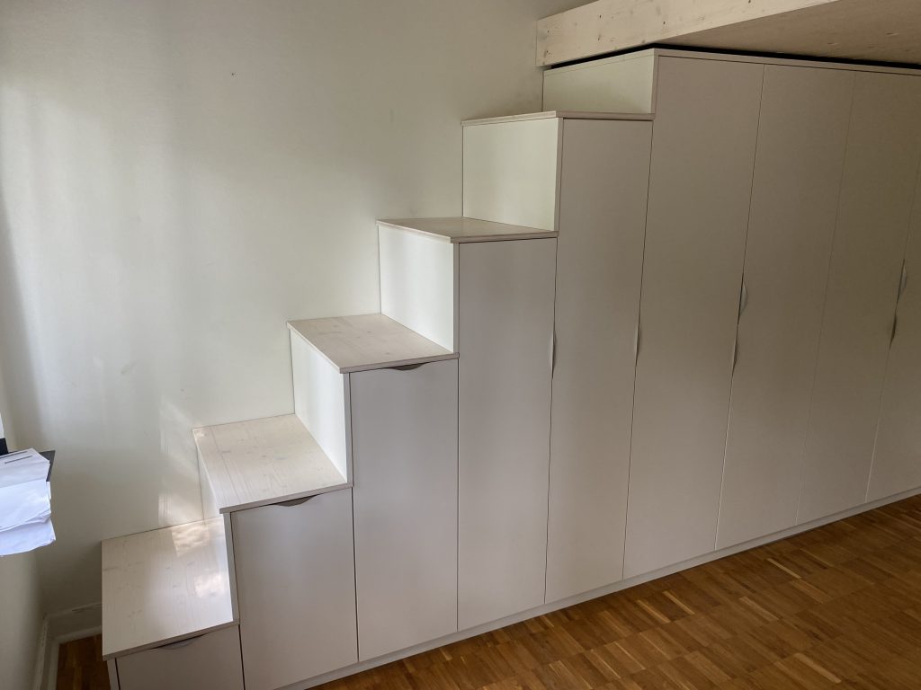 Schranktreppe zum Hochbett