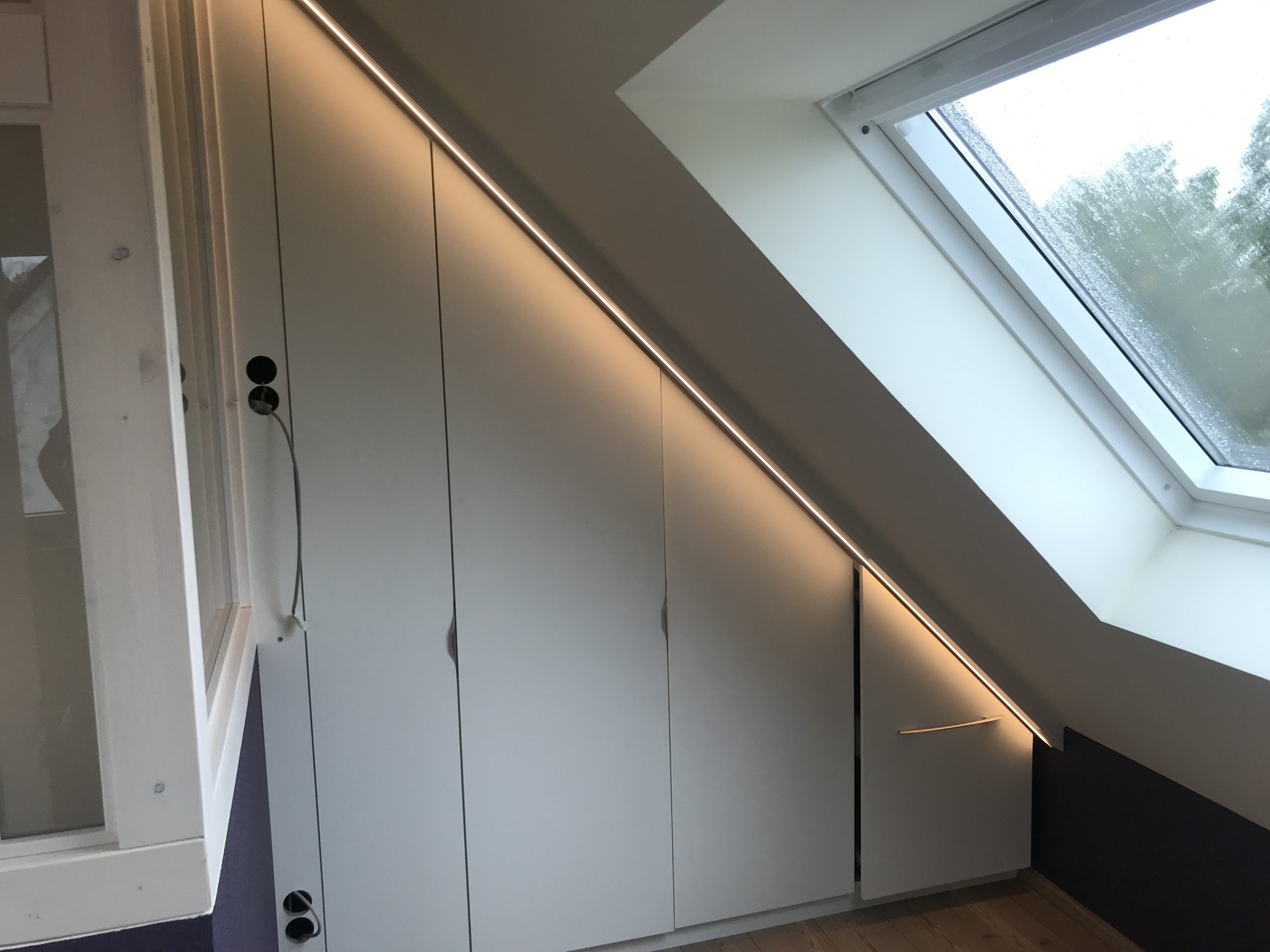 Spitzboden Schrank rechts