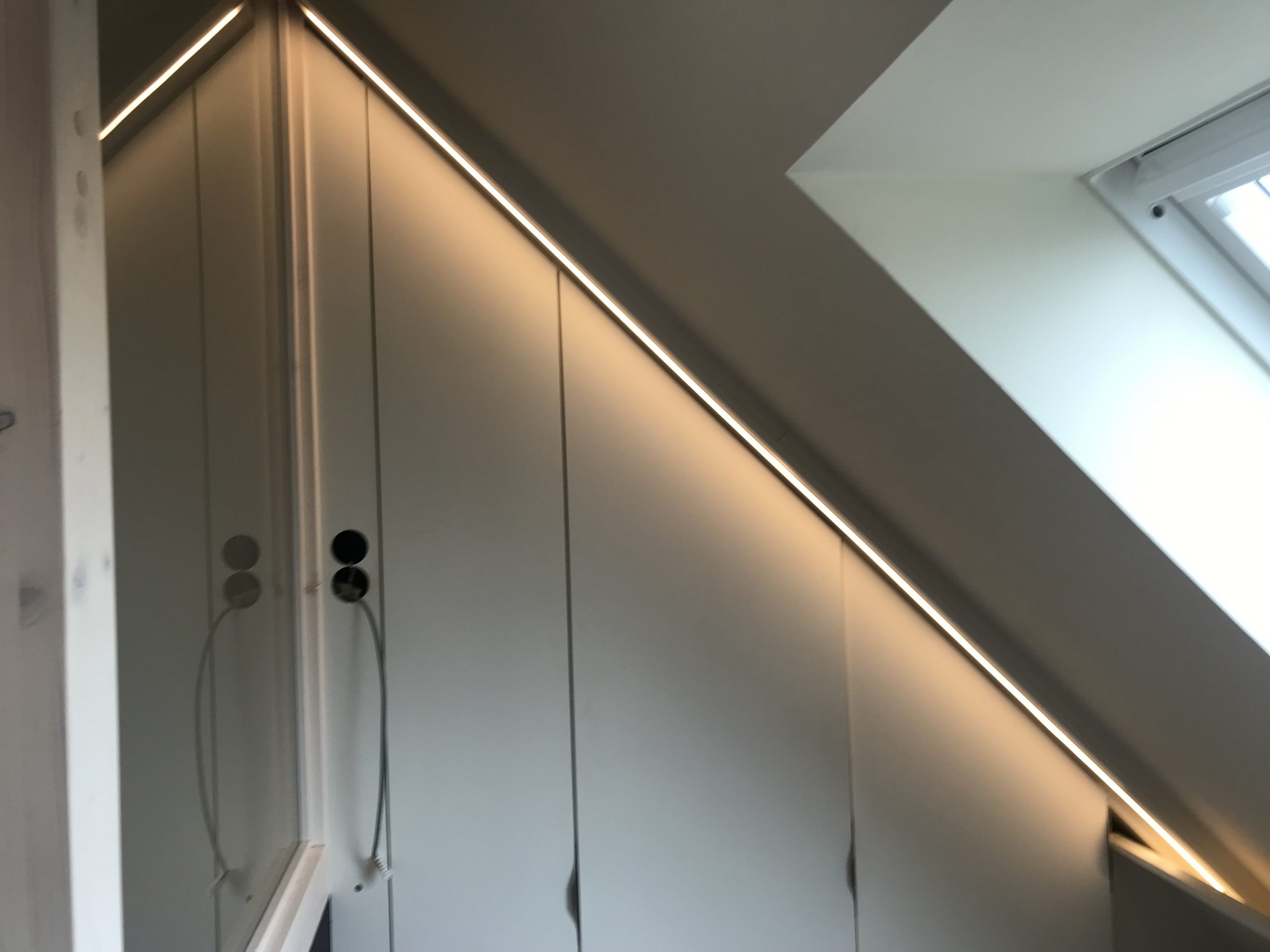 Spitzboden Schrank rechts