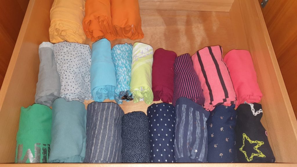 T-Shirts nach Marie Kondo gefalten