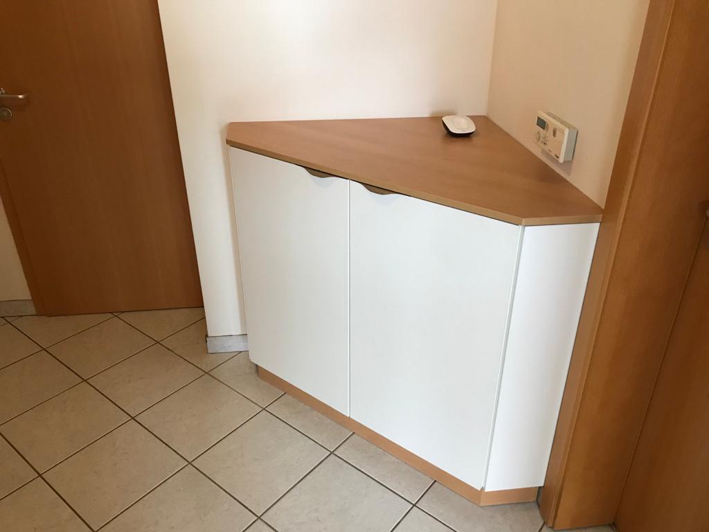 Telefonschrank mit Stauraum