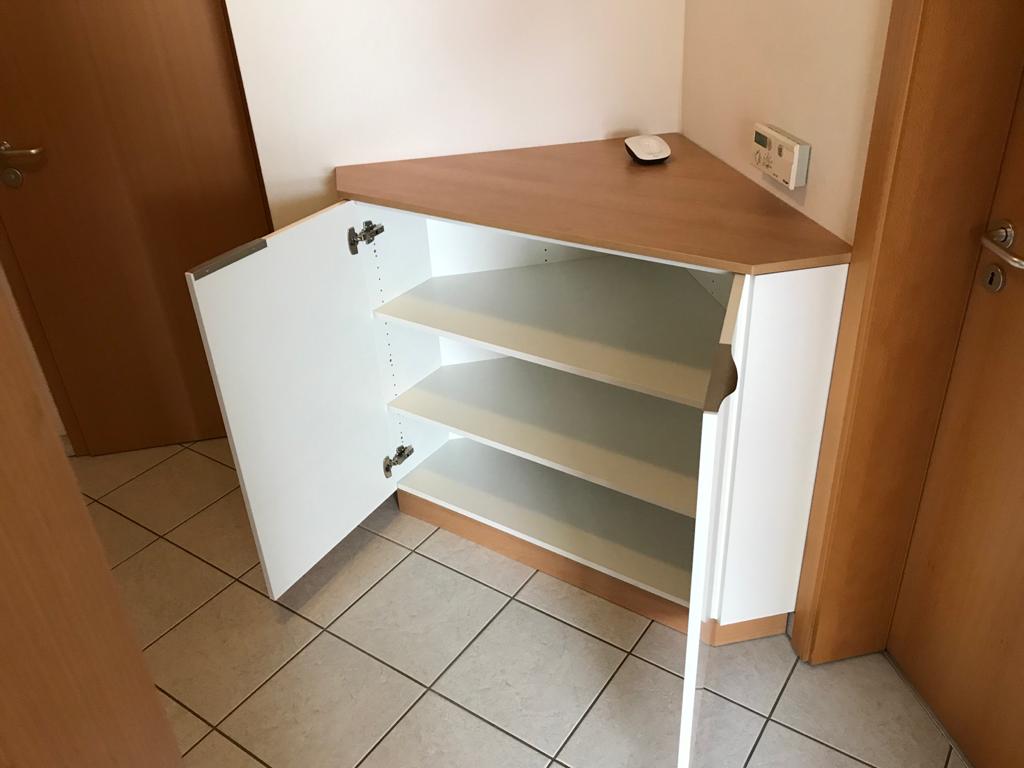 Telefonschrank mit Stauraum