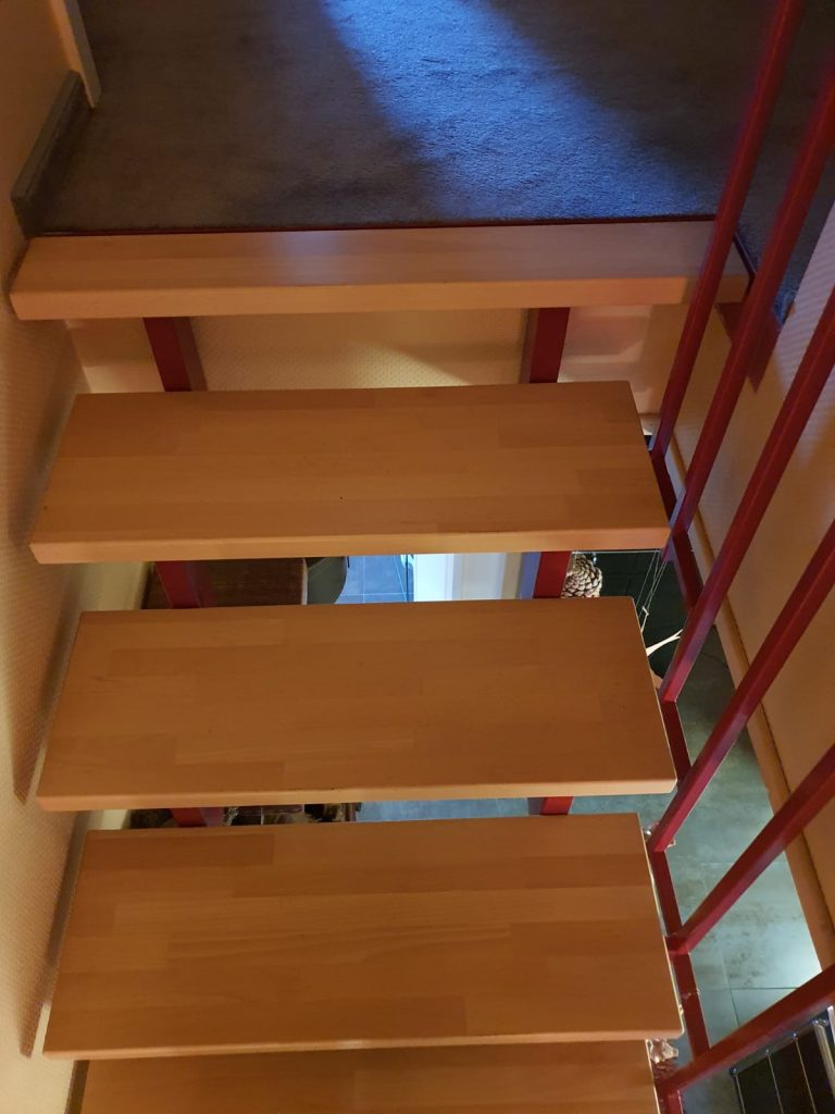 Treppe mit Stahlgestell