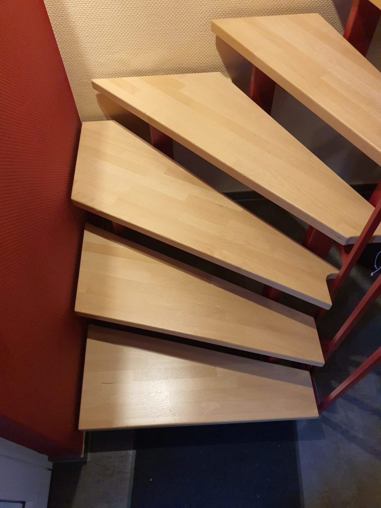 Treppe mit Stahlgestell
