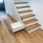 Treppenschrank mit Schublade