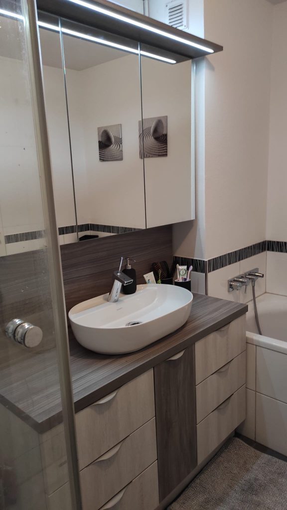 Waschtischunterschrank