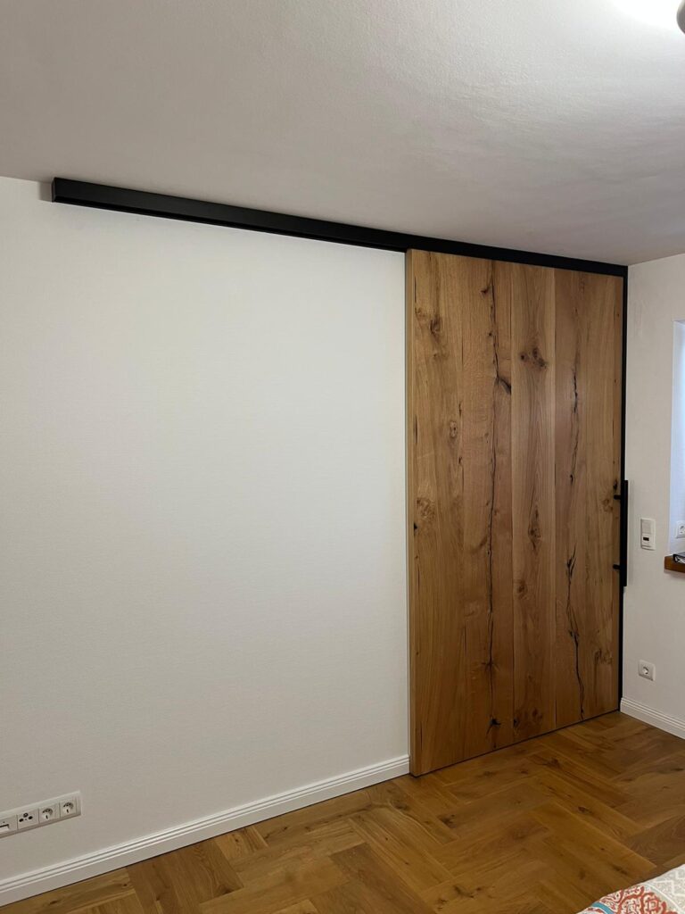 Schiebetür aus Balkeneiche