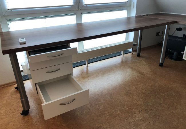 Schreibtisch mit Stauraum Schreibtisch mit Stauraum