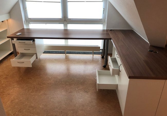 Schreibtisch mit Stauraum Schreibtisch mit Stauraum